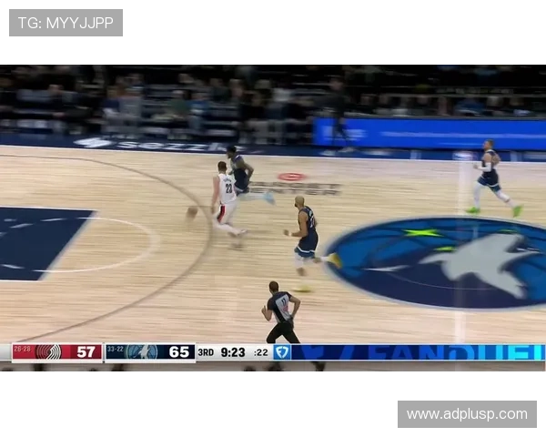 [NBA]麦克丹尼尔斯断球反击 兰德尔双手飞扣.